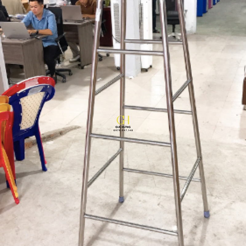 Thanh lý ghế inox cao 1m2 